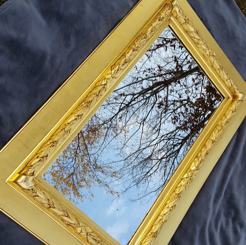 Miroir doré restauré par le restaurateur Acantha dorure, doreur sur bois à Grenoble