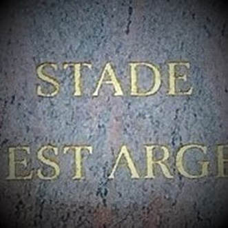 Lettres en or pour tailleur de pierre, réalisation par Acantha dorure, doreur restaurateur à Grenoble.